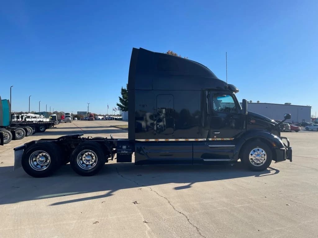 2023 Peterbilt 579 in O'Fallon, MO — photo 6