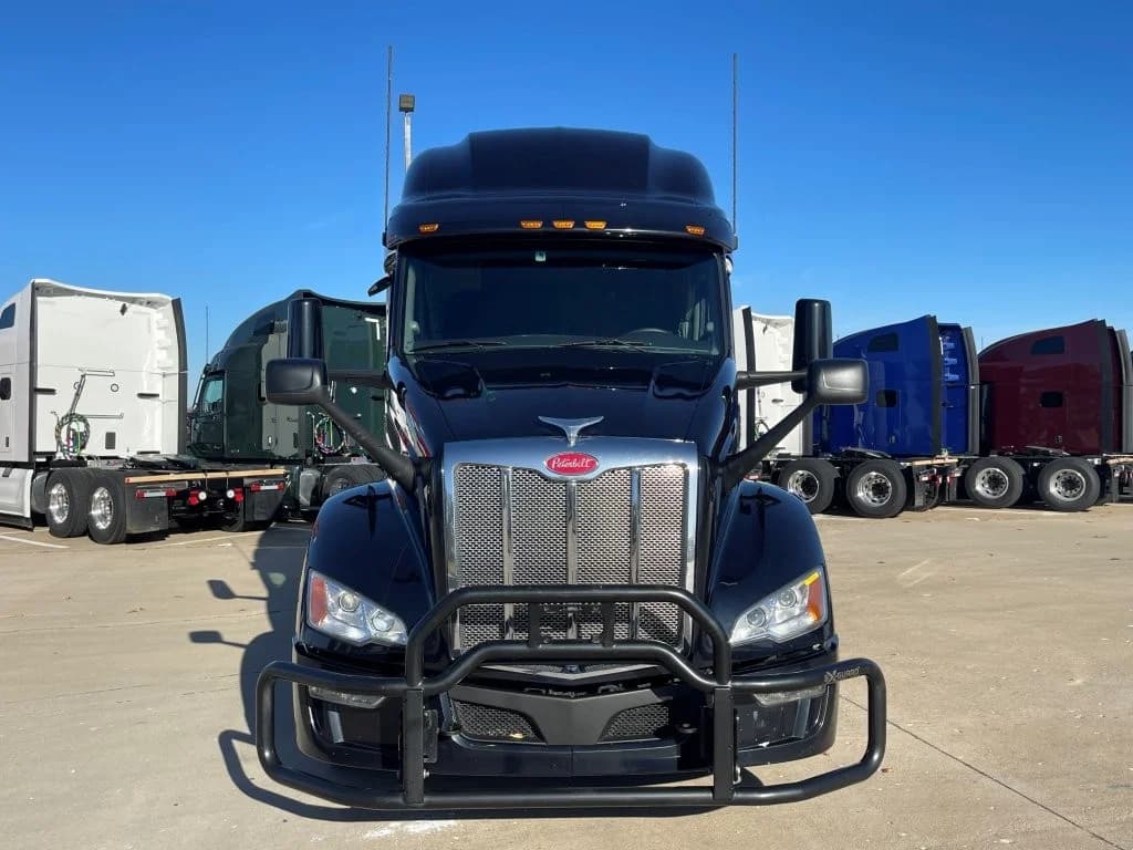 2023 Peterbilt 579 in O'Fallon, MO — photo 8