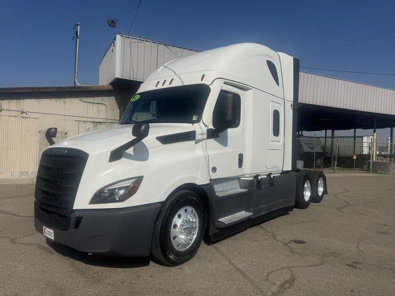 2021 Freightliner Cascadia in Bakersfield