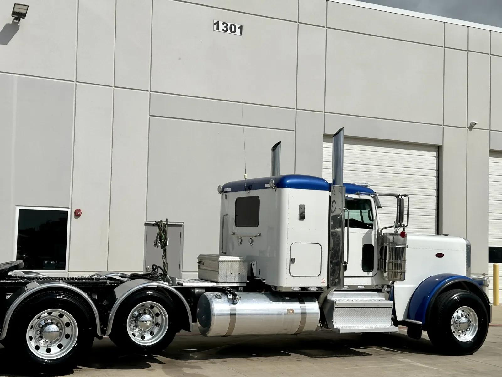 2022 Peterbilt 389 in Hutchins, TX — photo 7