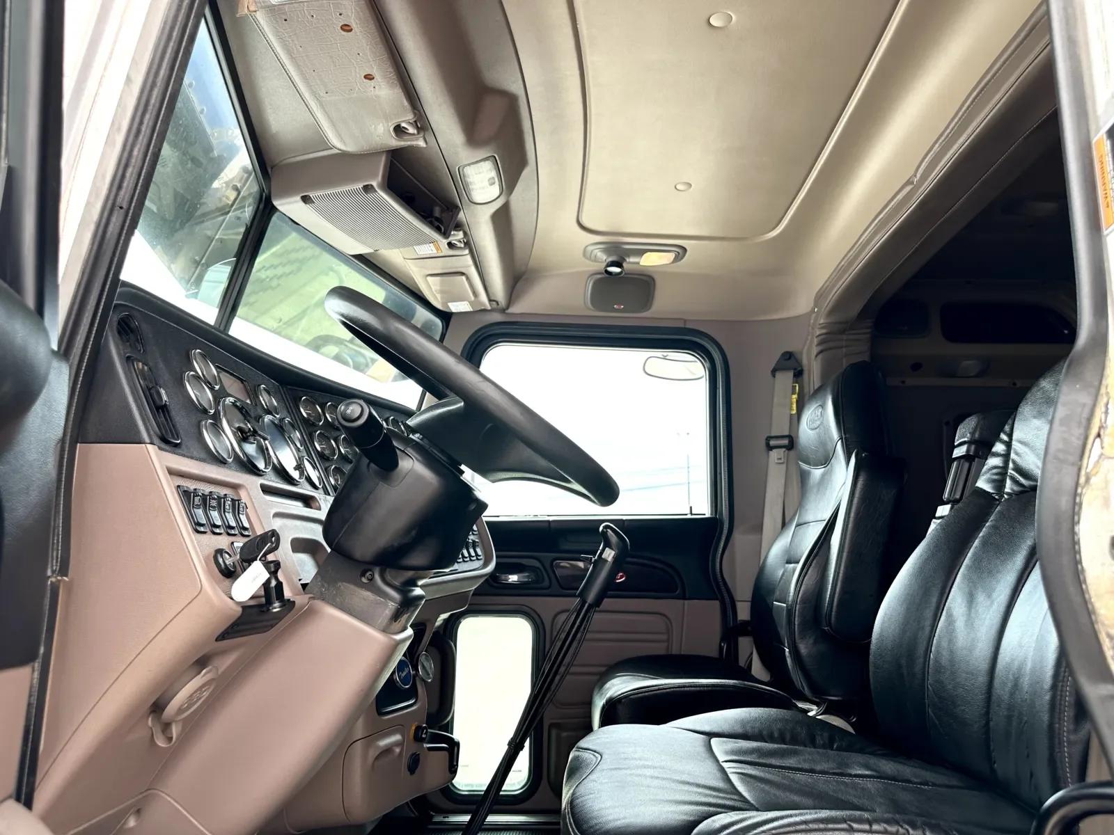 2022 Peterbilt 389 in Hutchins, TX — photo 14