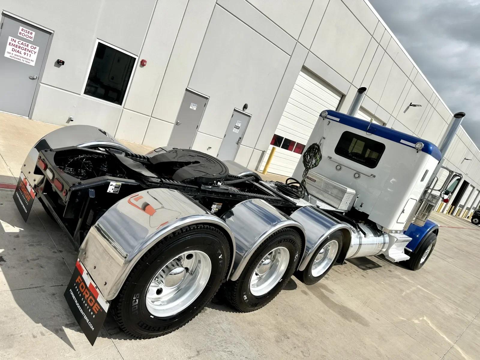 2022 Peterbilt 389 in Hutchins, TX — photo 11