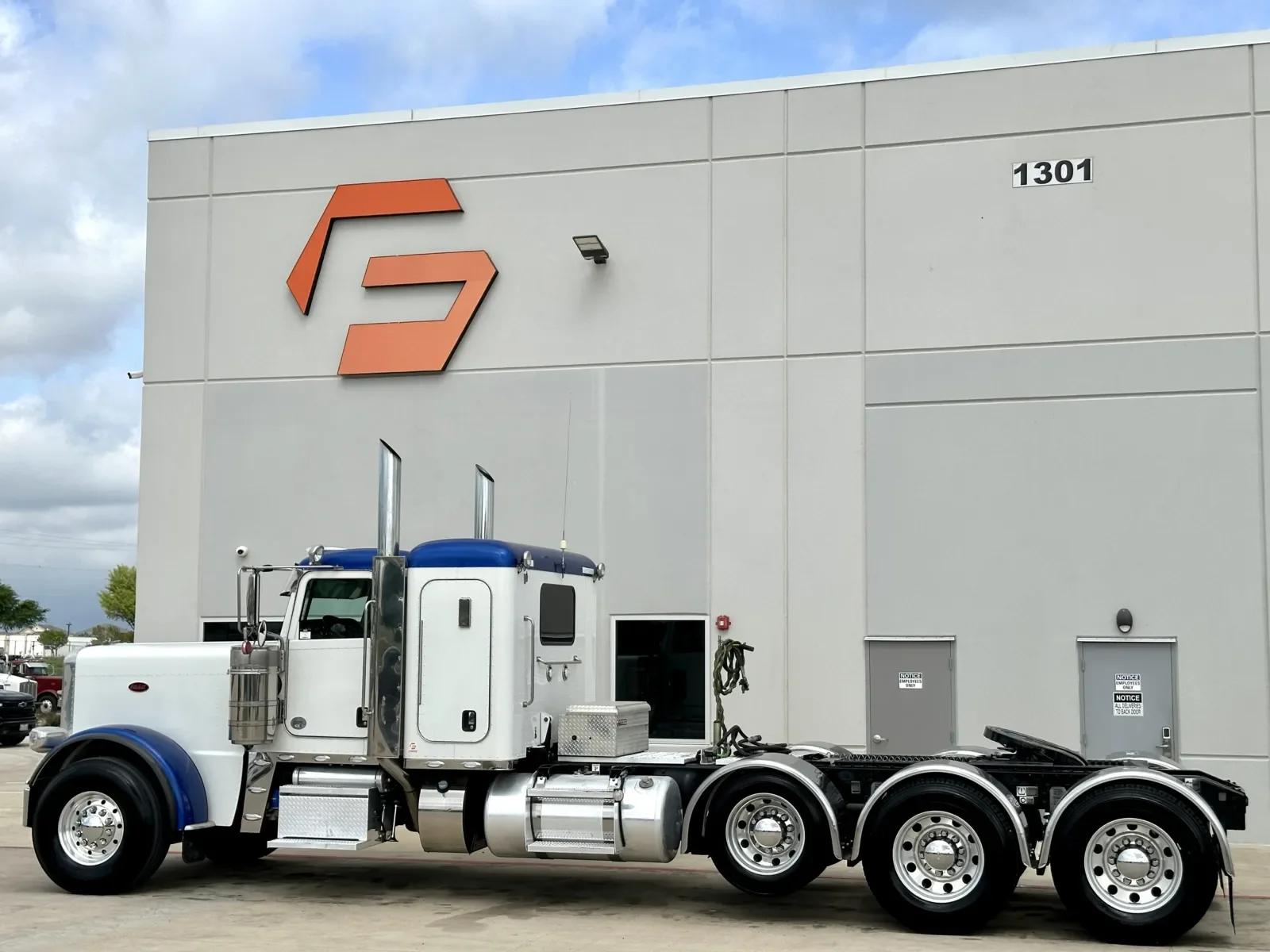 2022 Peterbilt 389 in Hutchins, TX — photo 6