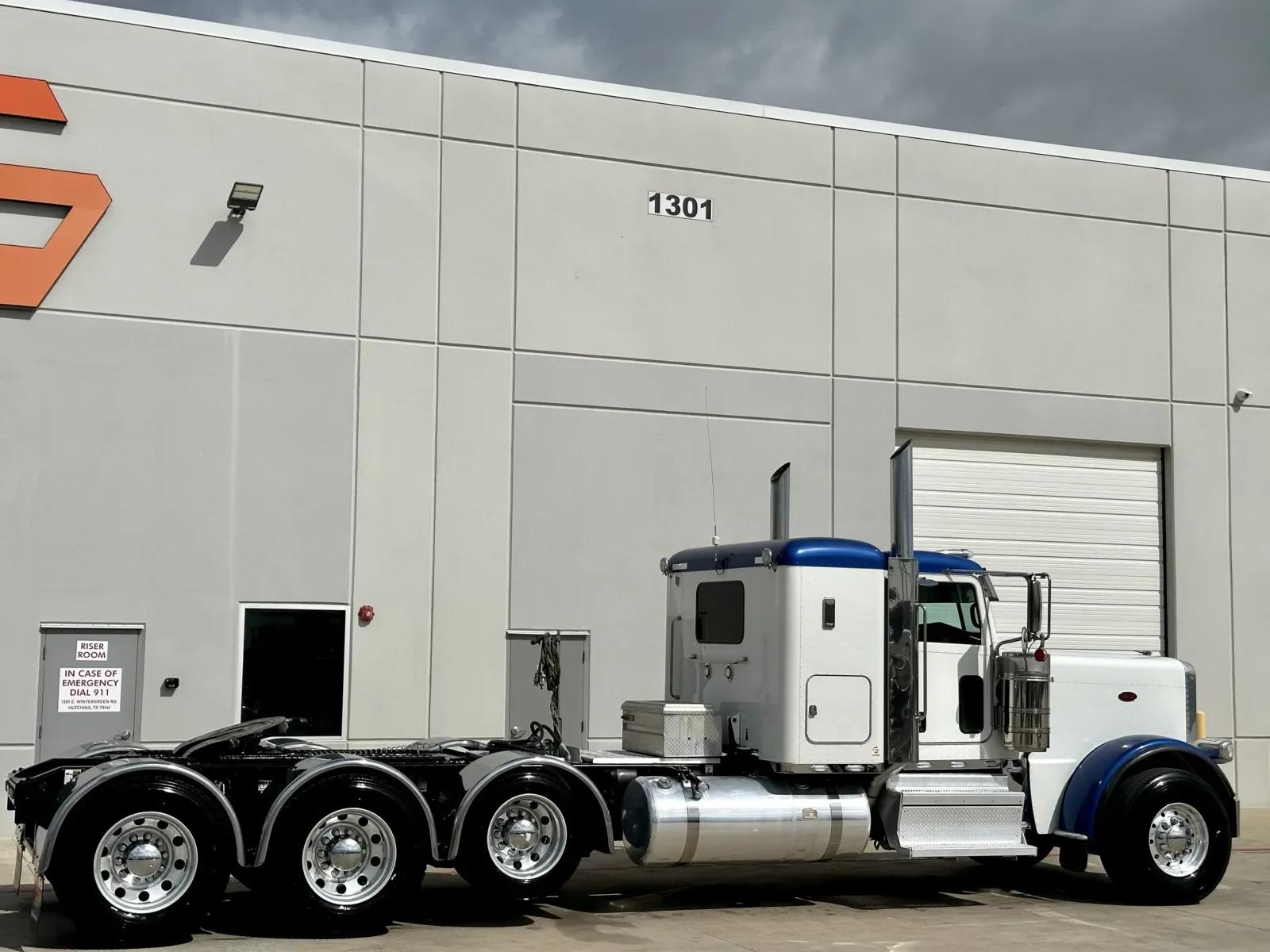 2022 Peterbilt 389 in Hutchins, TX — photo 5