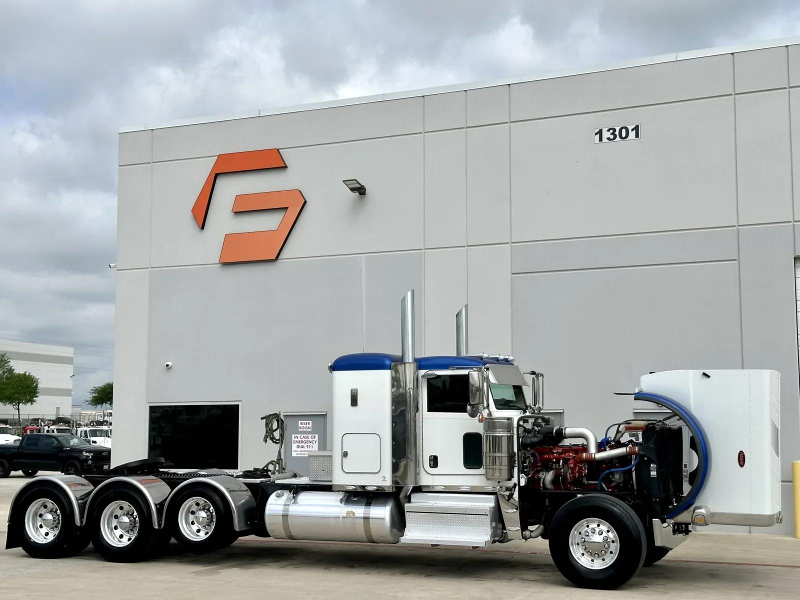 2022 Peterbilt 389 in Hutchins, TX — photo 9