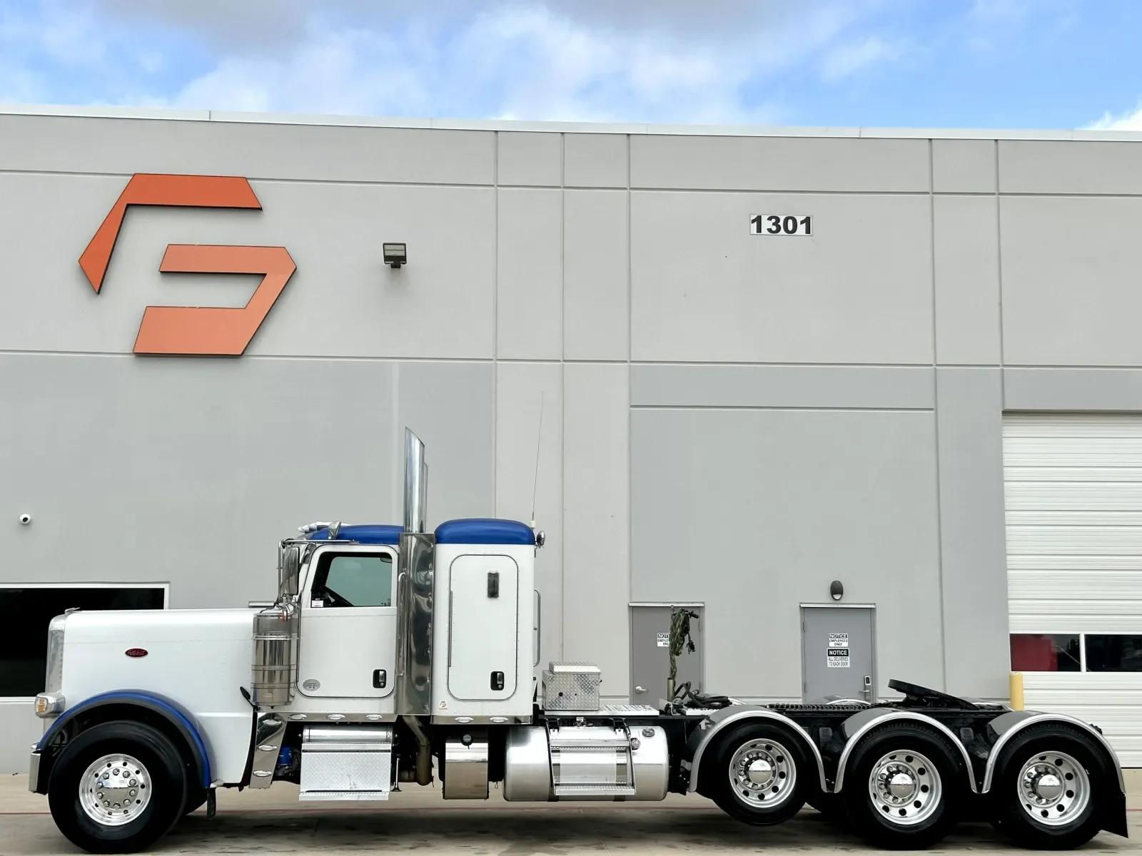 2022 Peterbilt 389 in Hutchins, TX — photo 4
