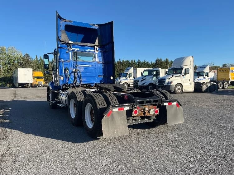 2019 Volvo VNL 300 in Harrisburg, PA — photo 5