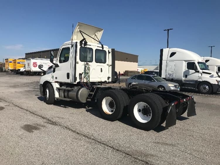 2020 Freightliner Cascadia in Louisville, KY — photo 5