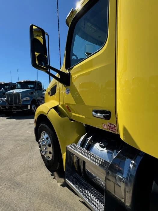 2021 Peterbilt 579 in Dallas, TX — photo 9