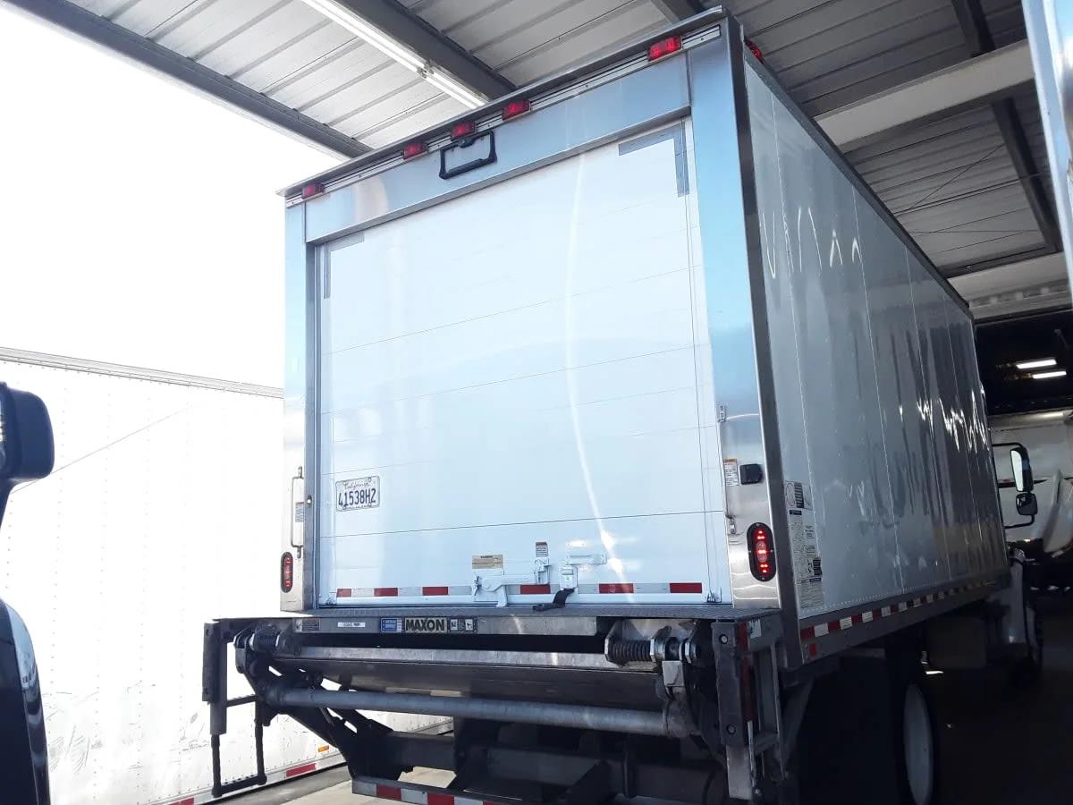2018 Freightliner M2 106 in Montebello, CA — photo 4