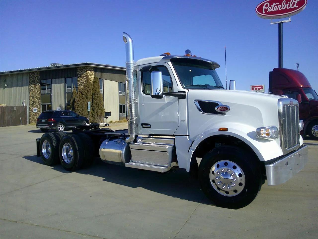 2027 Peterbilt 567 in Fargo, ND — photo 2