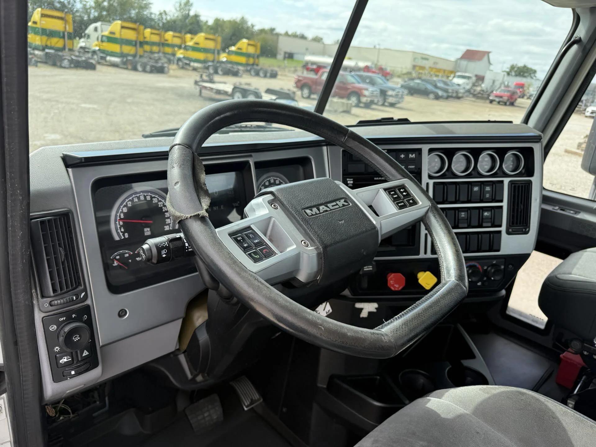 2019 Mack Anthem in Quincy, IL — photo 7