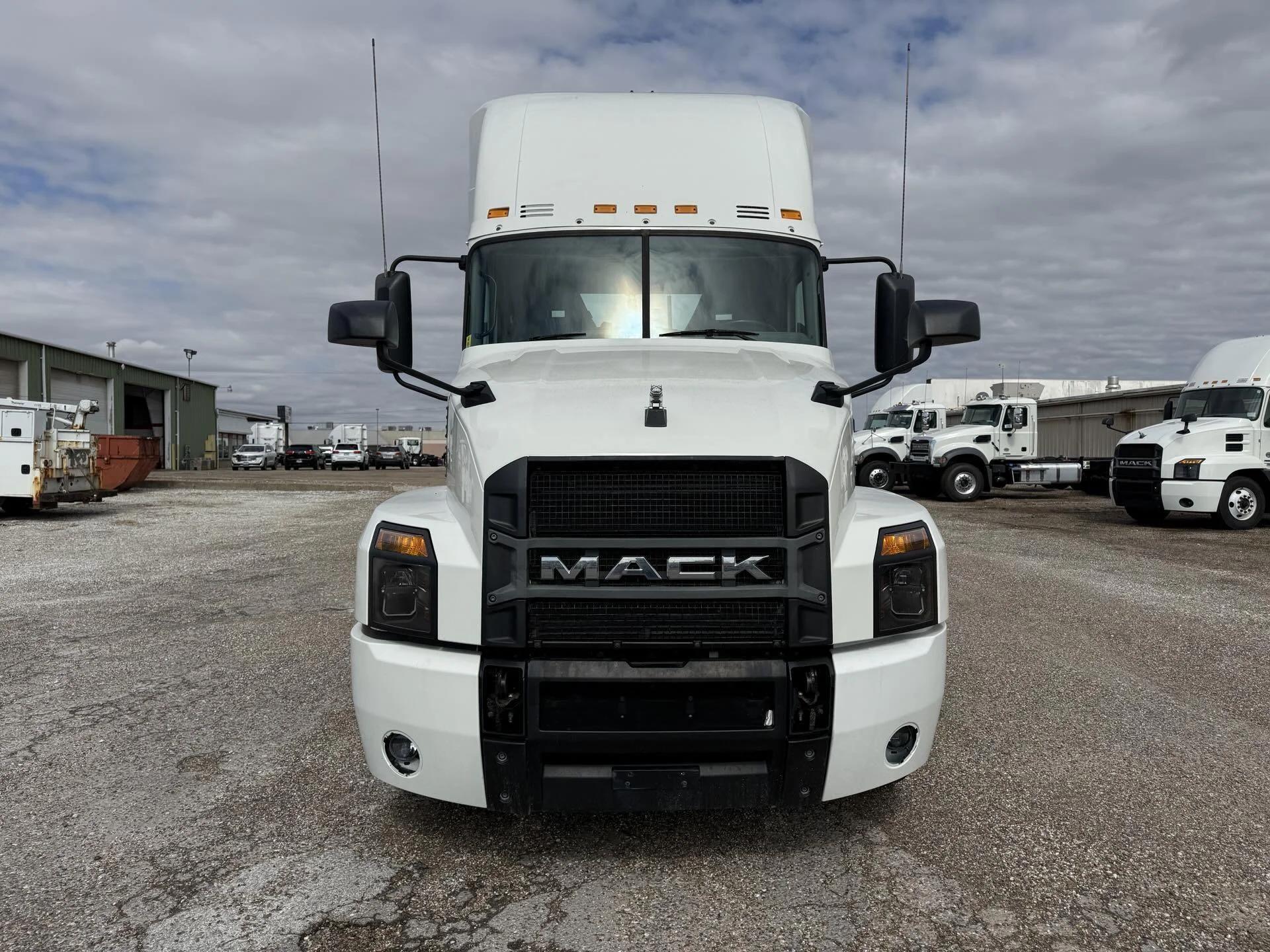 2019 Mack Anthem in Quincy, IL — photo 2