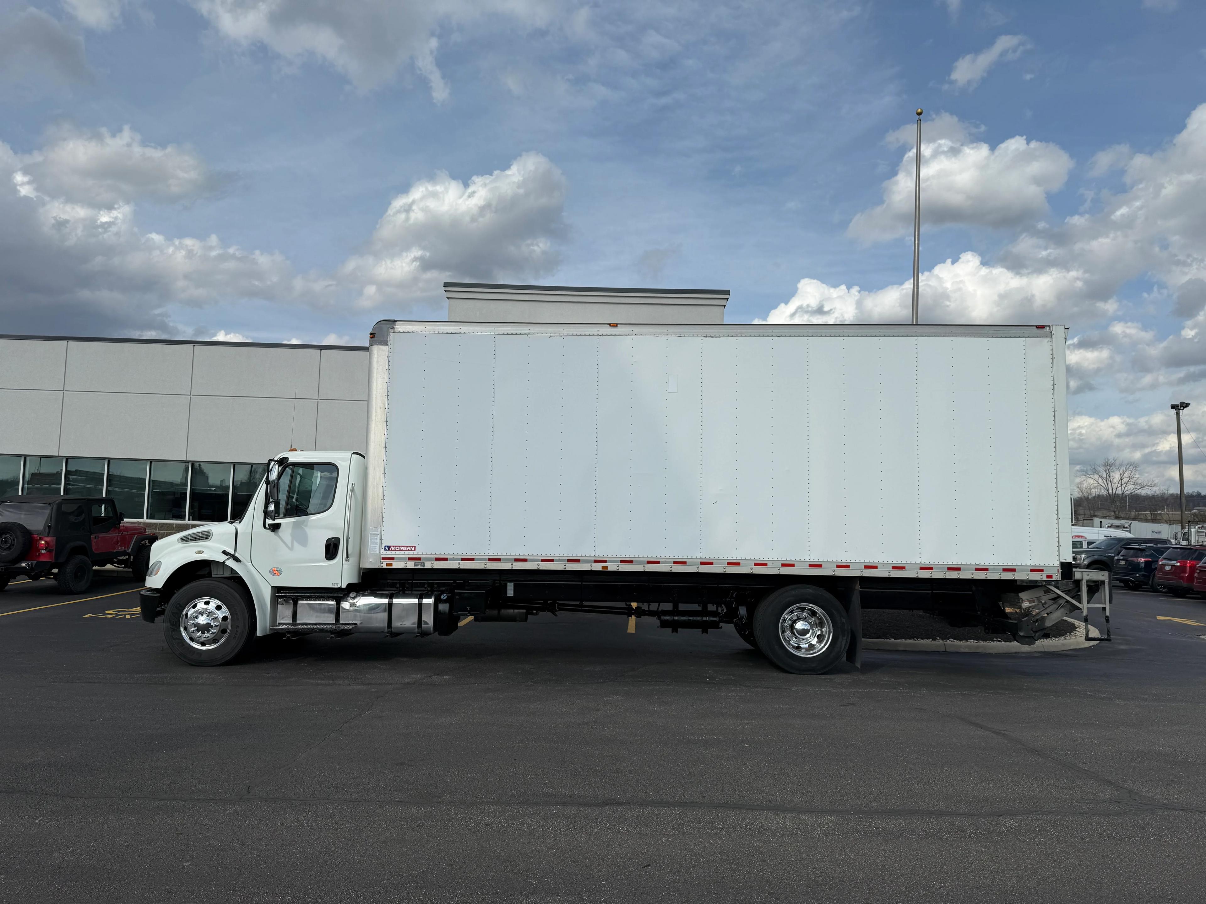 2020 Freightliner M2 106 in Dayton, OH — photo 2