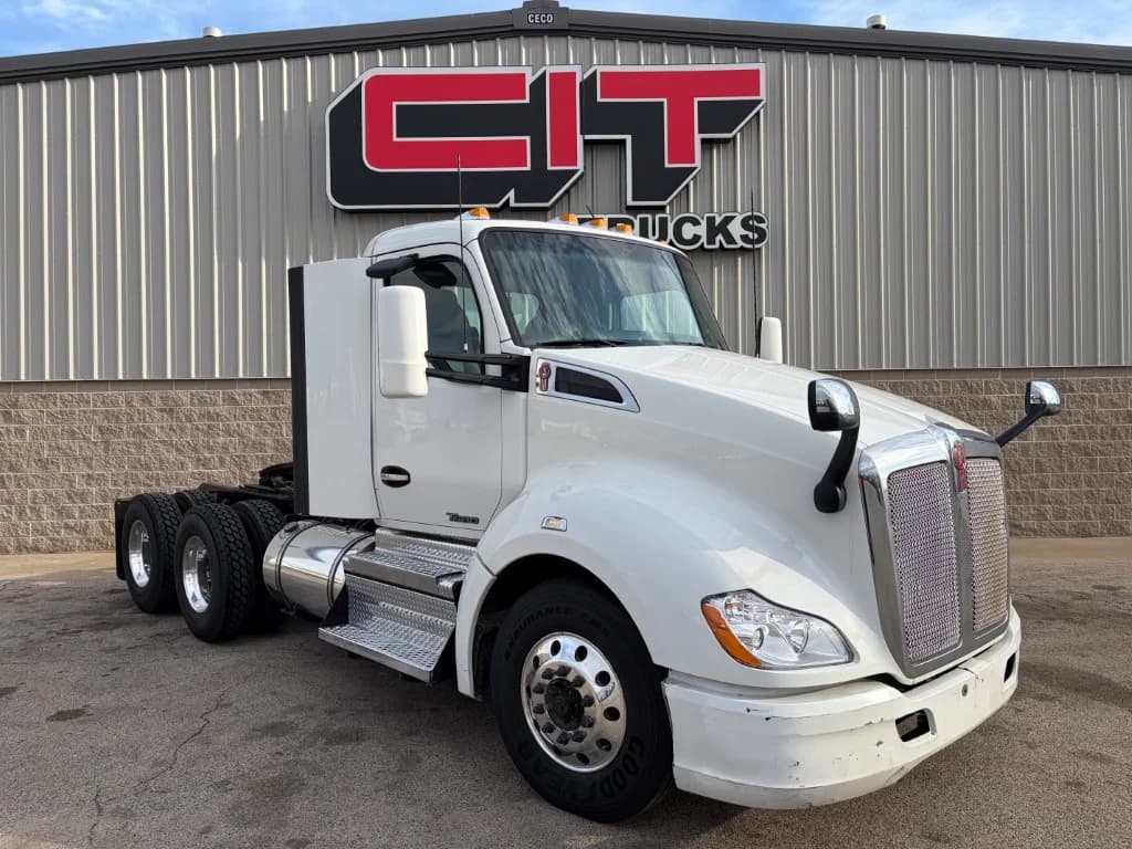 2021 Kenworth T680 in Morton, IL — photo 3