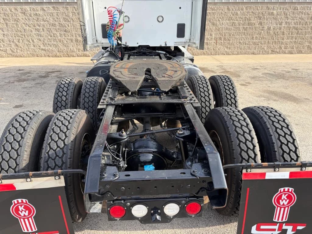 2021 Kenworth T680 in Morton, IL — photo 6