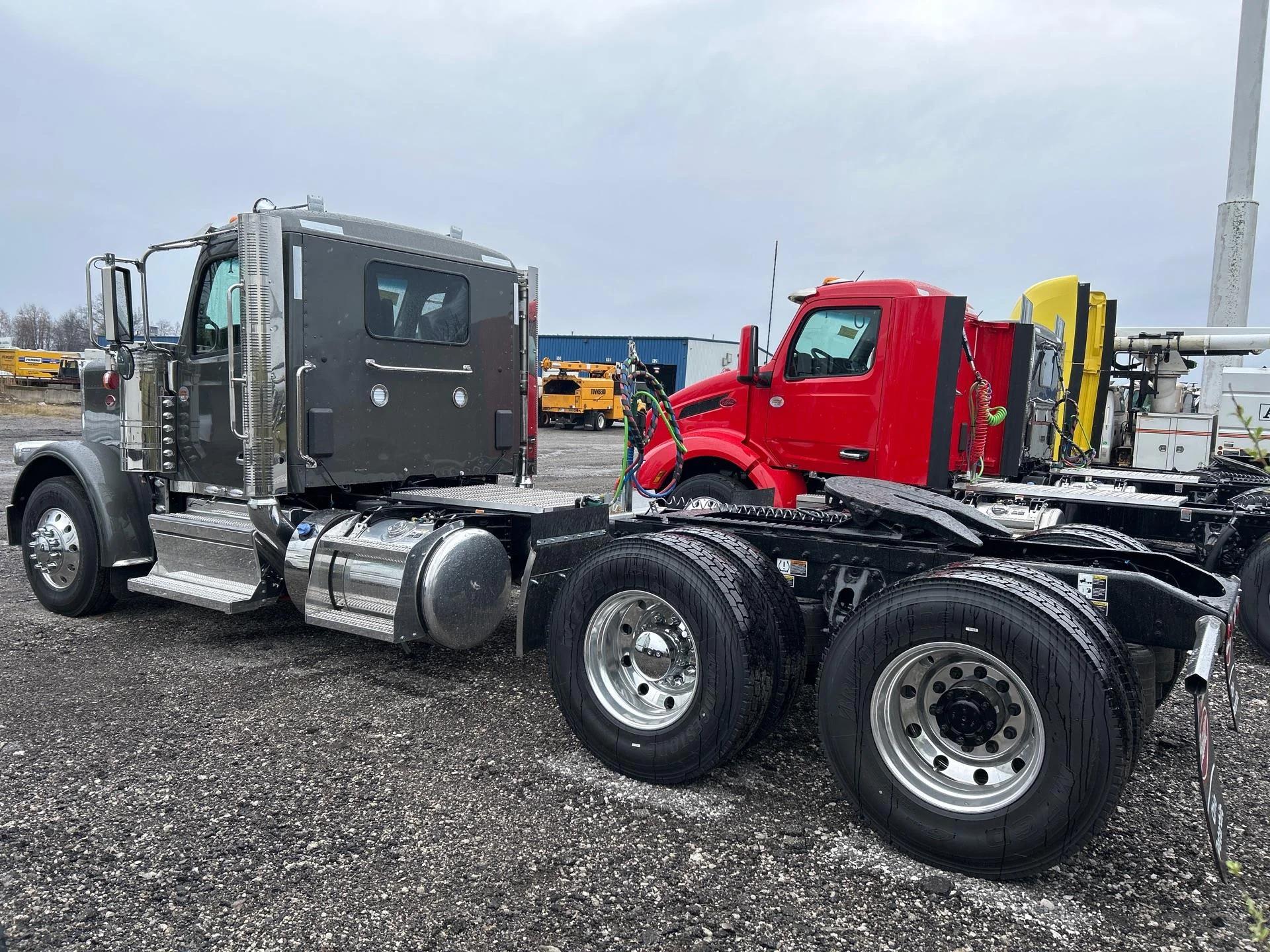 2027 Peterbilt 589 in Youngstown, OH — photo 4