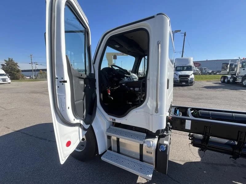 2026 Freightliner in Cincinnati, OH — photo 9