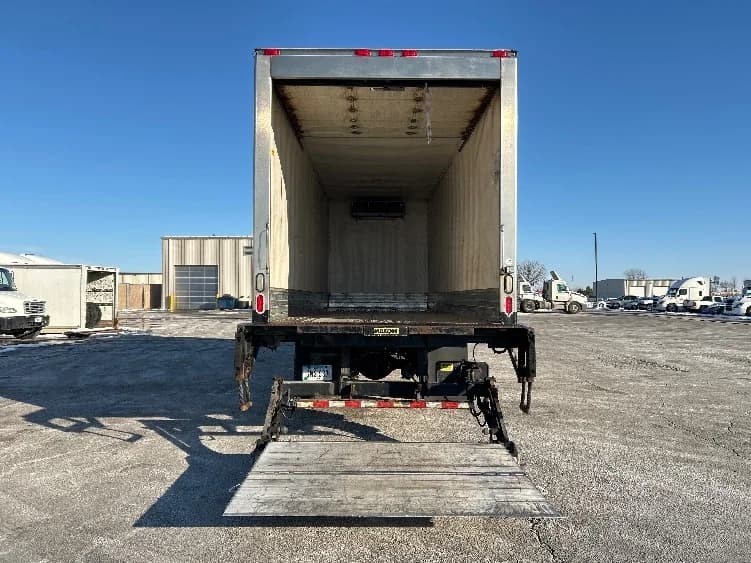 2015 Freightliner M2 106 in North Liberty, IA — photo 9