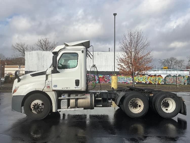 2019 Freightliner Cascadia in Springfield, MA — photo 4