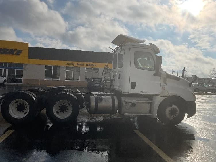 2019 Freightliner Cascadia in Springfield, MA — photo 8