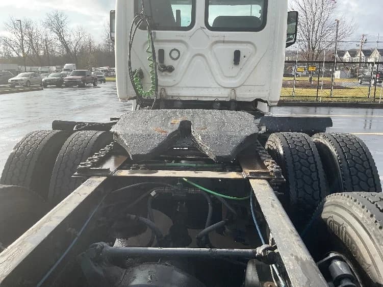 2019 Freightliner Cascadia in Springfield, MA — photo 6