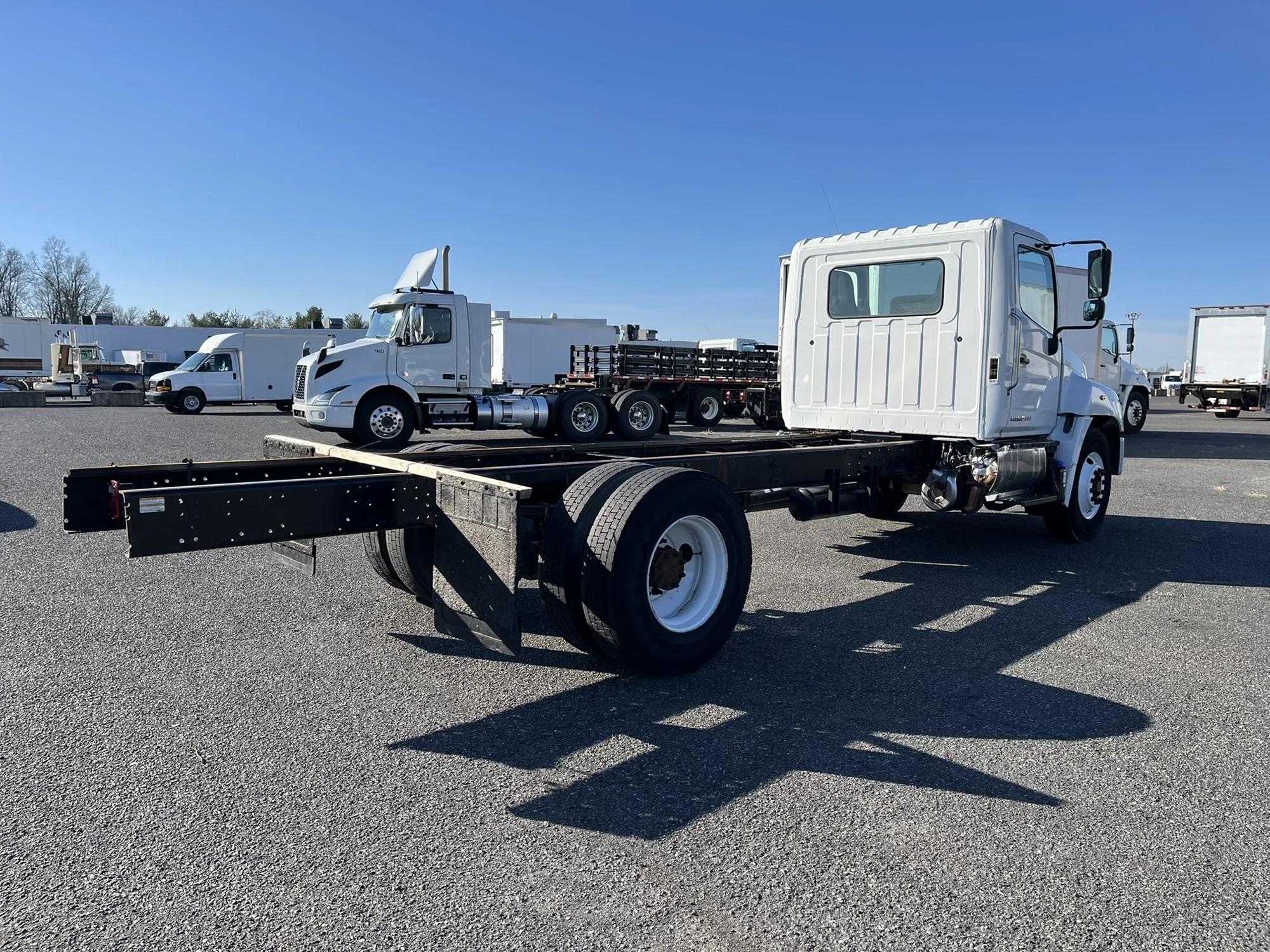 2019 Hino 268 — photo 5