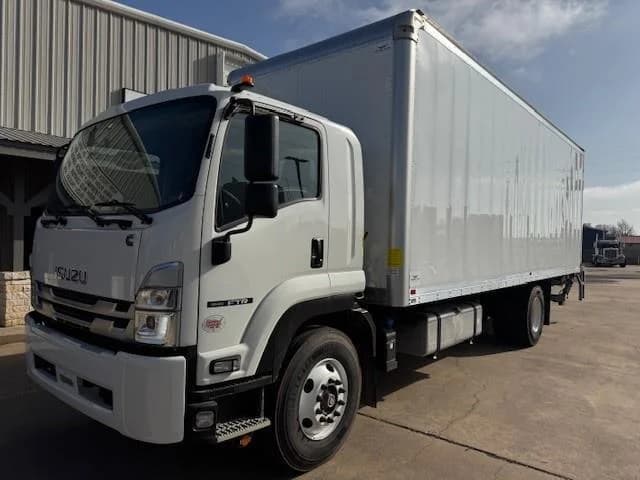 2026 Isuzu FTR in Sealy, TX — photo 2
