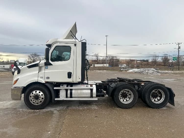 2020 Freightliner Cascadia in Allen Park, MI — photo 4