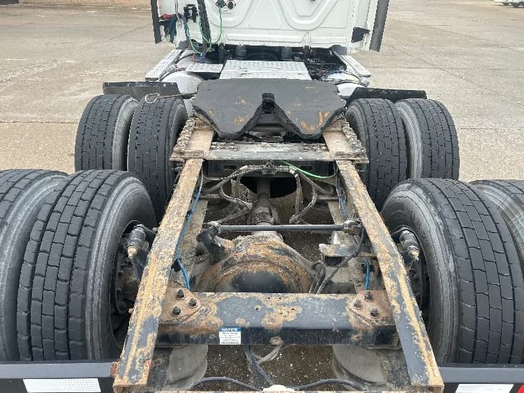 2020 Freightliner Cascadia in Allen Park, MI — photo 6