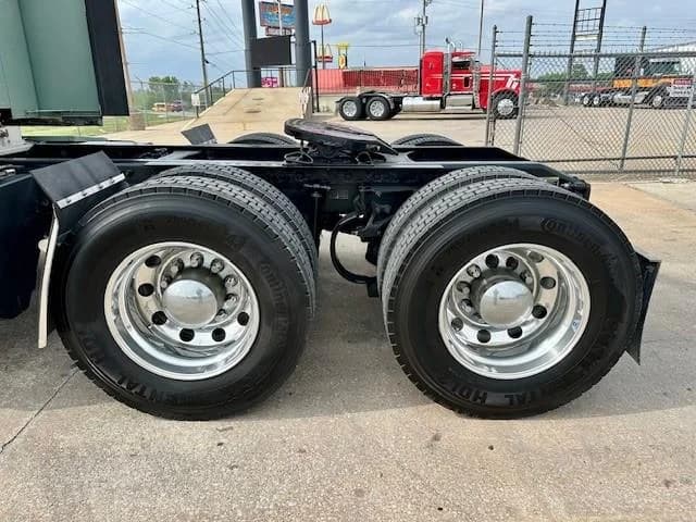 2020 Peterbilt 579 in Tulsa, OK — photo 9