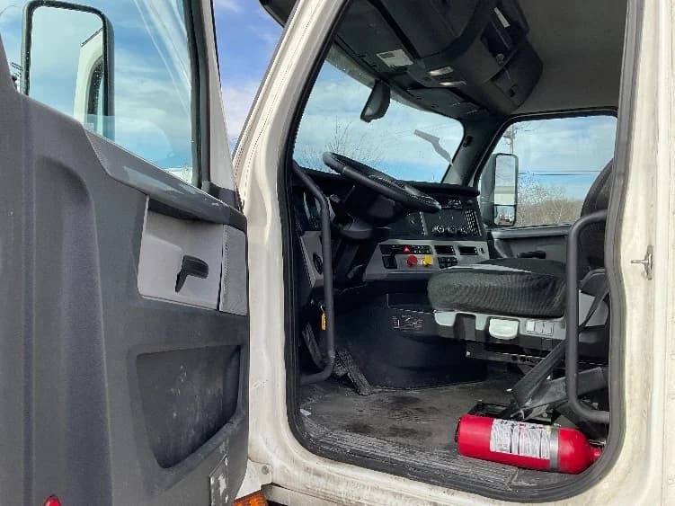 2019 Freightliner Cascadia in Chicago (Melrose Park), IL — photo 9