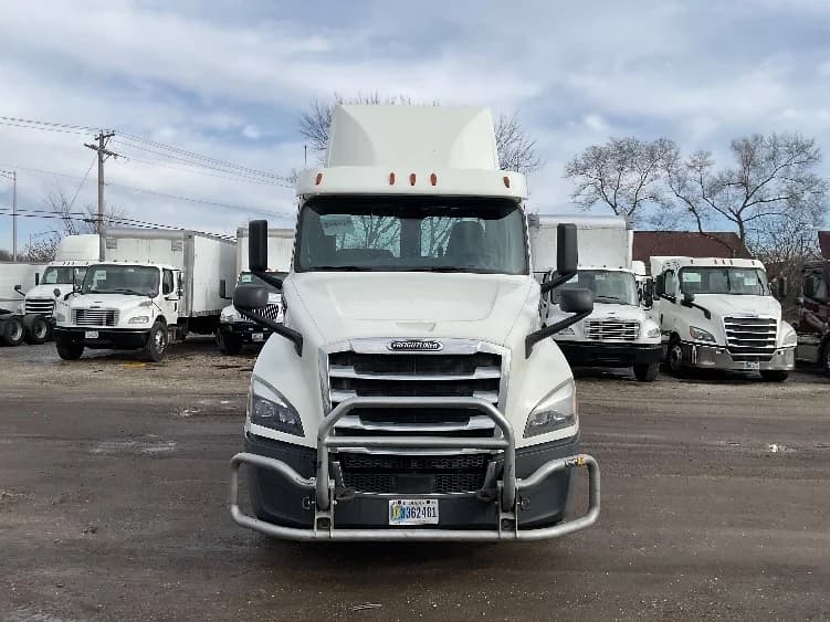 2019 Freightliner Cascadia in Chicago (Melrose Park), IL — photo 2