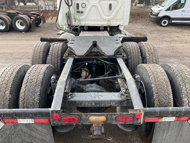 2019 Freightliner Cascadia in Chicago (Melrose Park), IL — photo 6