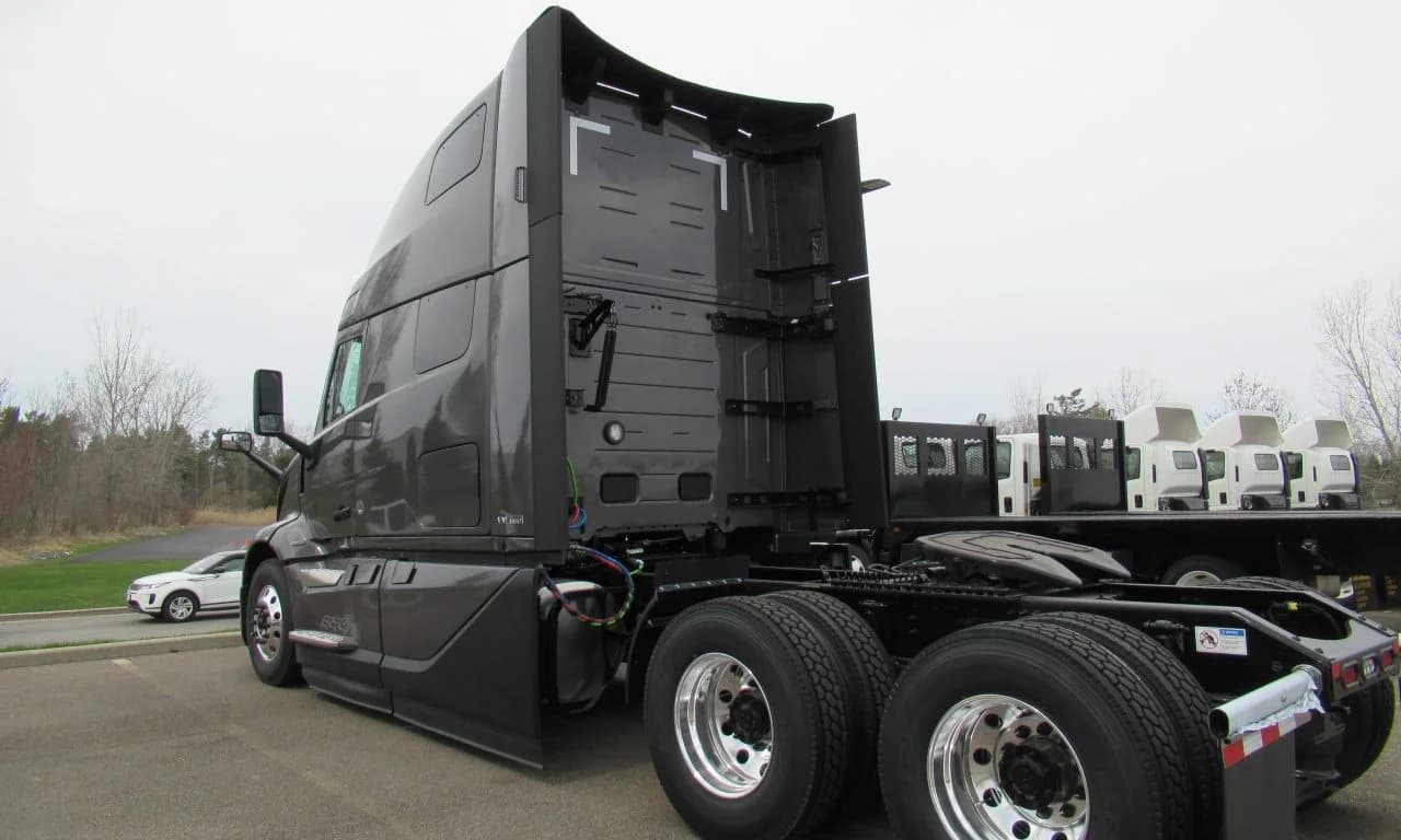2027 Volvo VNL 860 in Buffalo, NY — photo 4