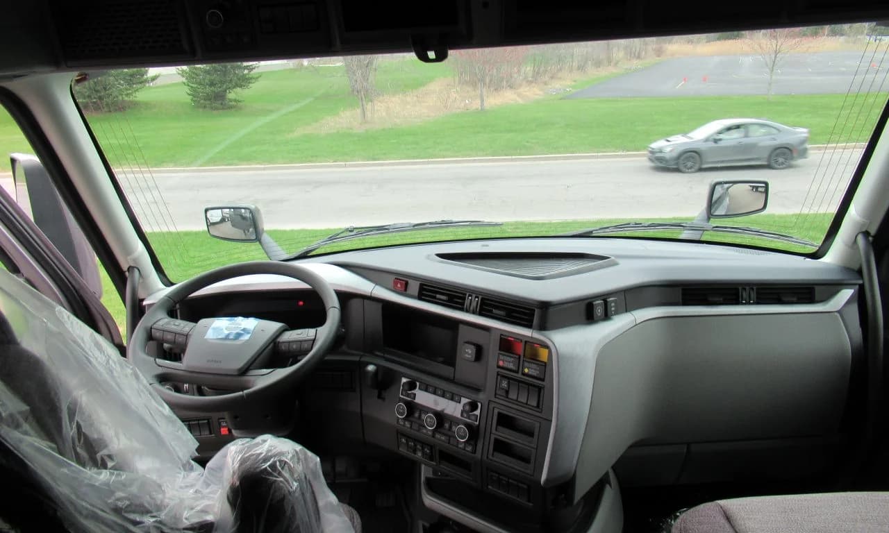 2027 Volvo VNL 860 in Buffalo, NY — photo 6