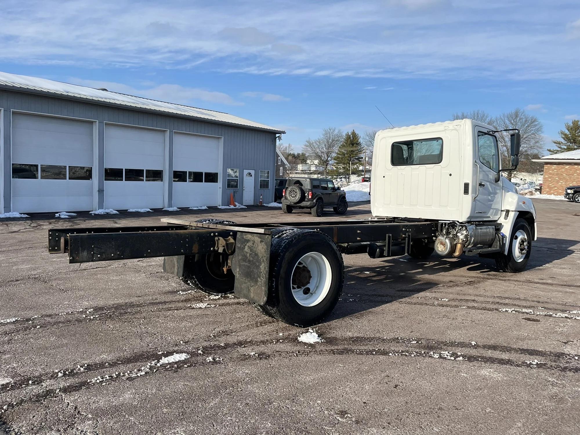 2019 Hino 268 — photo 4
