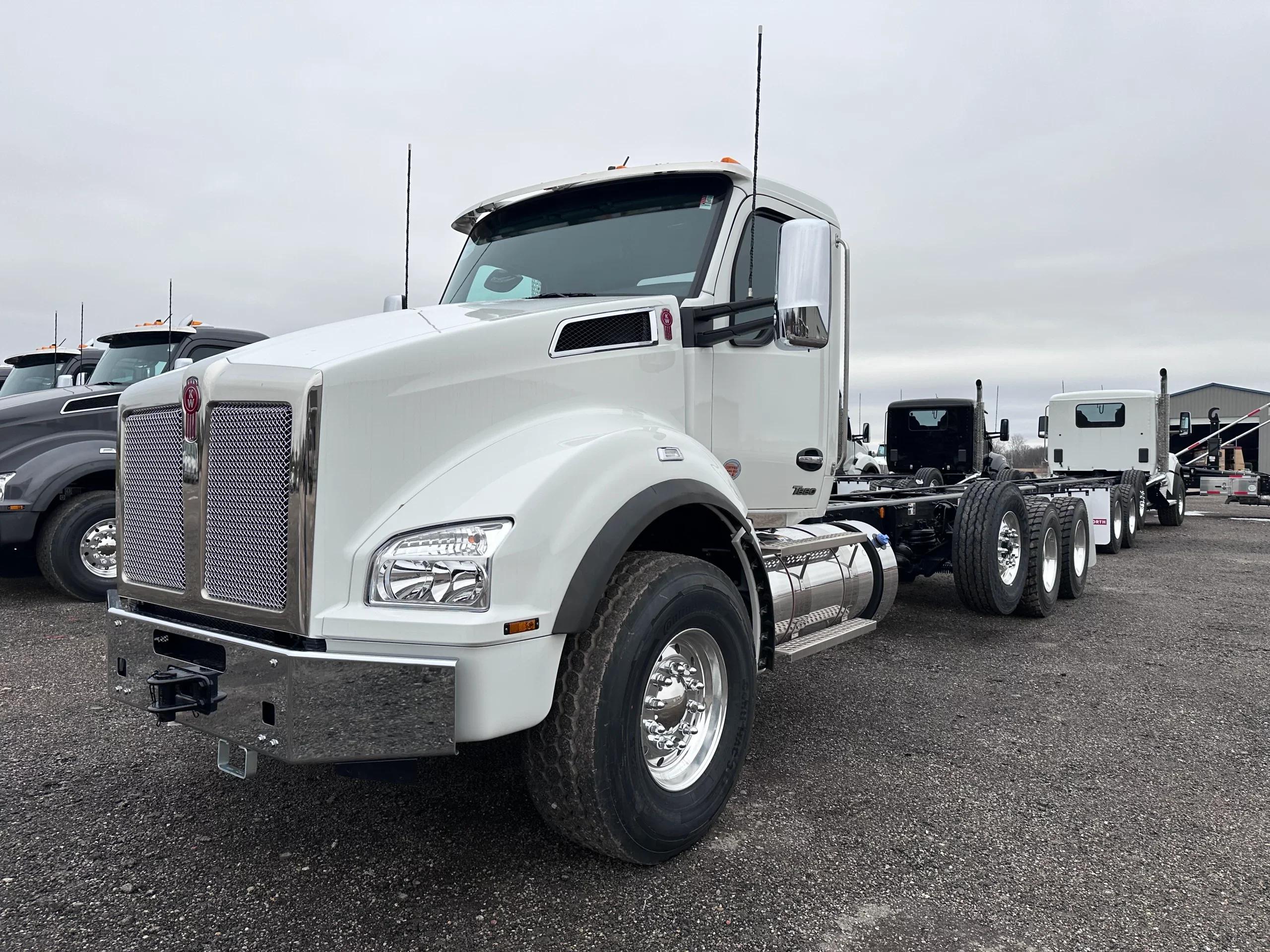 2025 Kenworth T880