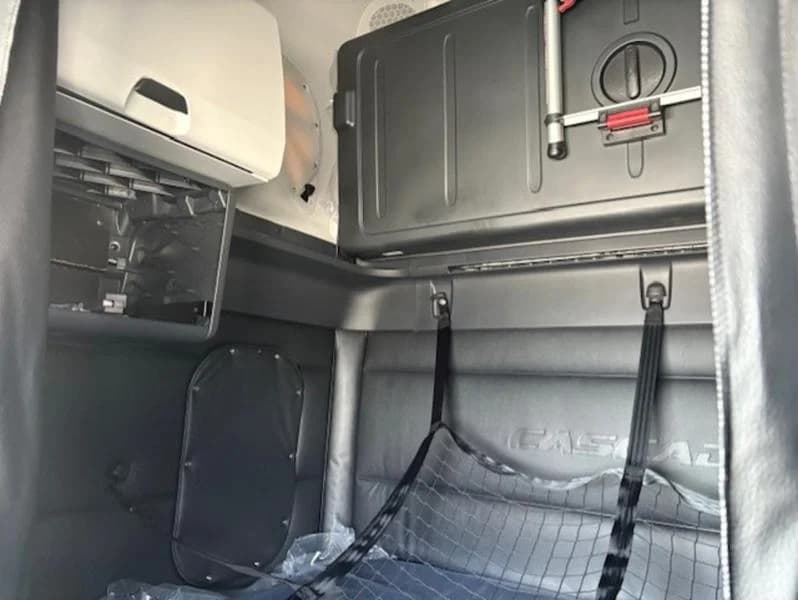2026 Freightliner Cascadia in Columbus, OH — photo 6