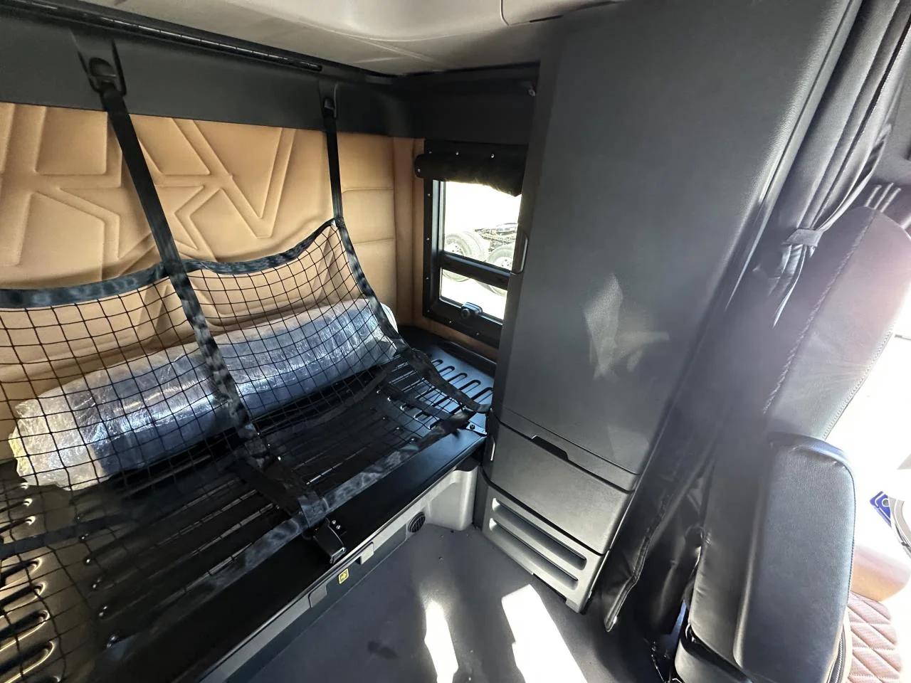 2025 Western Star 49X in Ridgefield, WA — photo 11