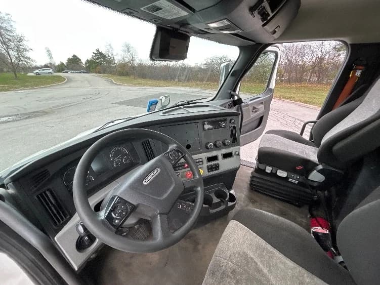 2021 Freightliner Cascadia in Rochester, NY — photo 10