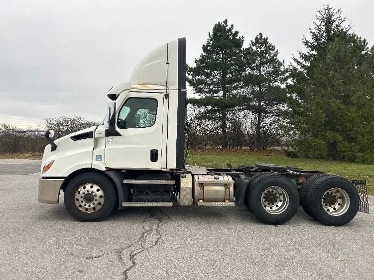 2021 Freightliner Cascadia in Rochester, NY — photo 4