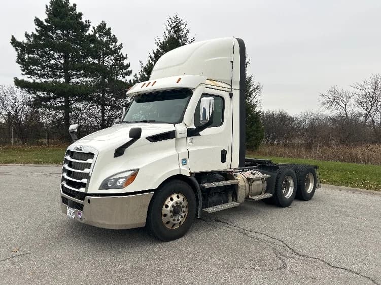 2021 Freightliner Cascadia in Rochester, NY — photo 3
