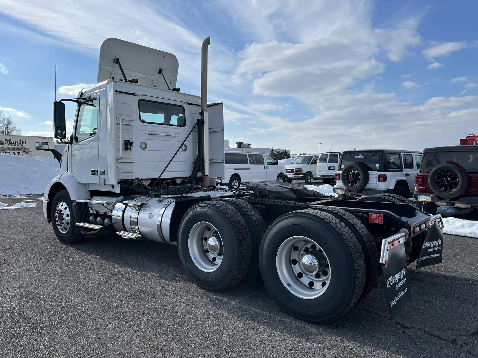 2019 Volvo VNR 640 — photo 6
