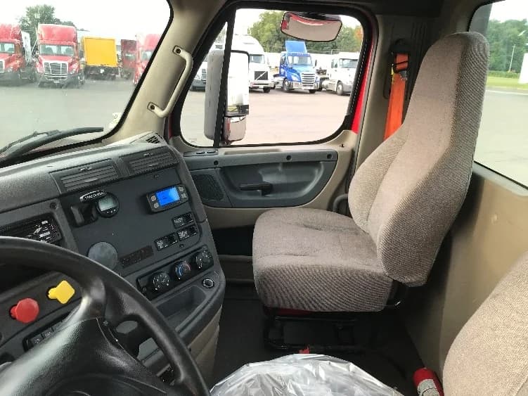 2018 Freightliner Cascadia in Rochester, NY — photo 10
