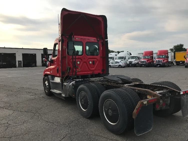 2018 Freightliner Cascadia in Rochester, NY — photo 5