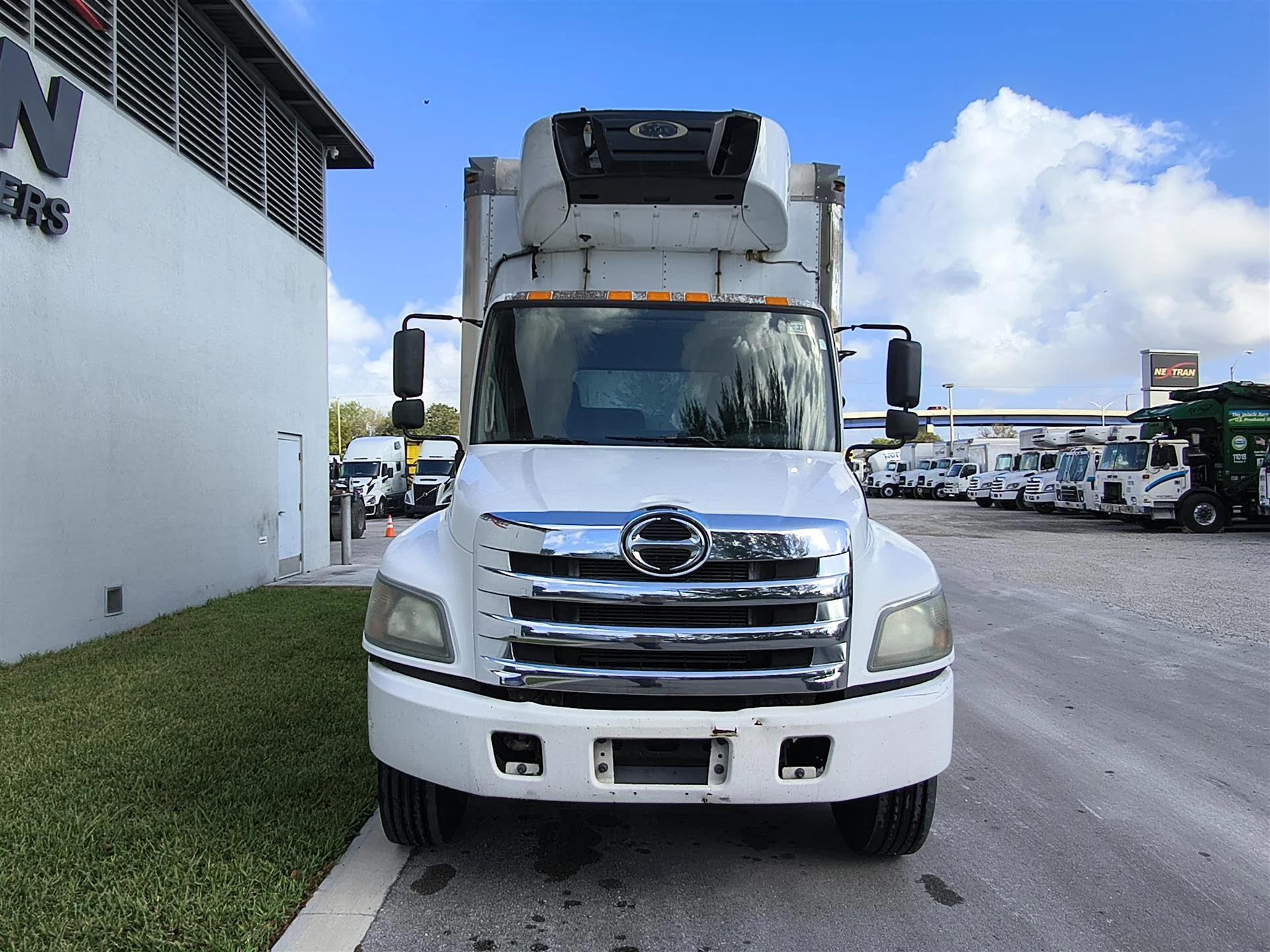 2019 Hino 268 in Fort Lauderdale, FL — photo 3