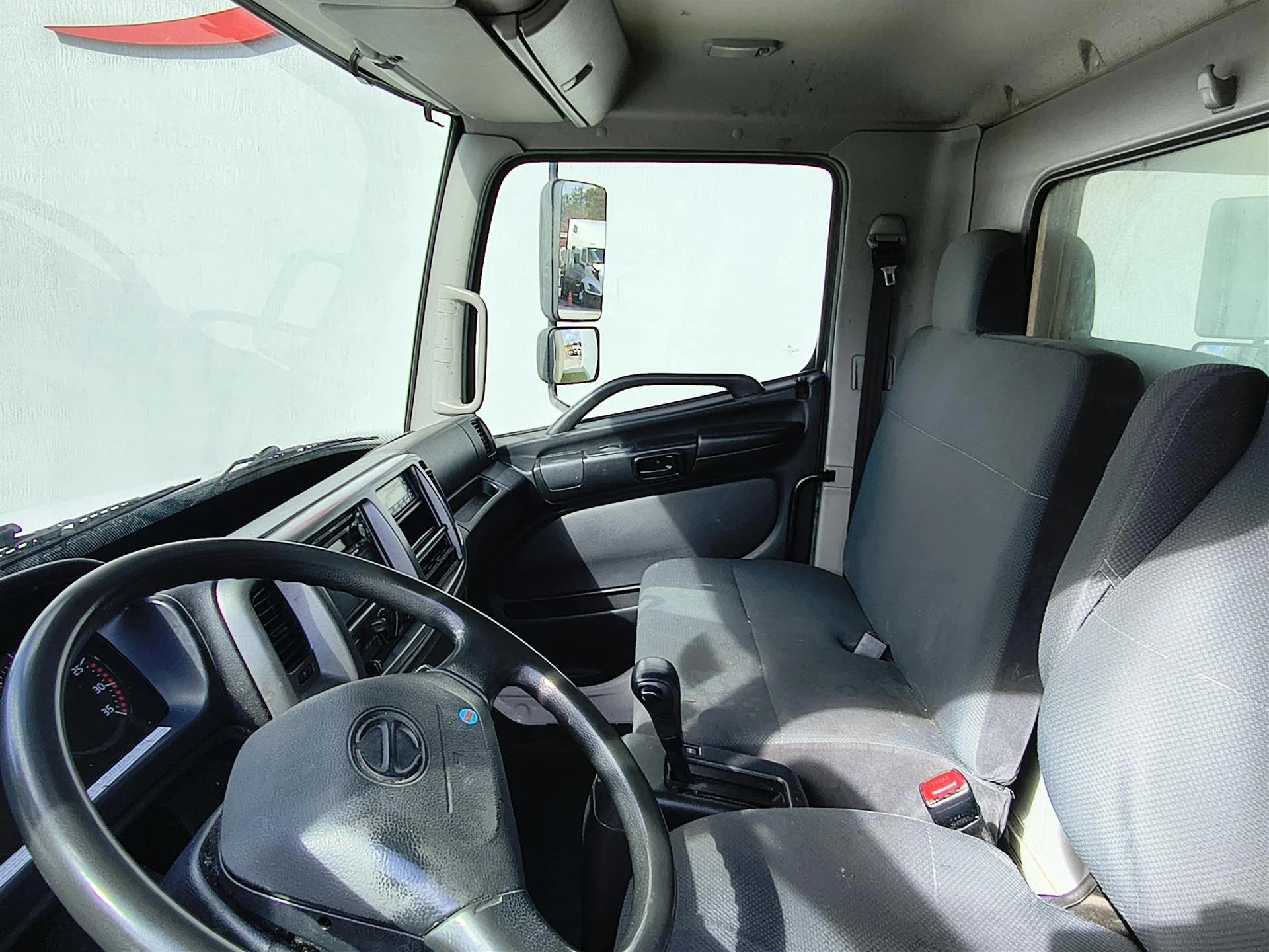 2019 Hino 268 in Fort Lauderdale, FL — photo 9