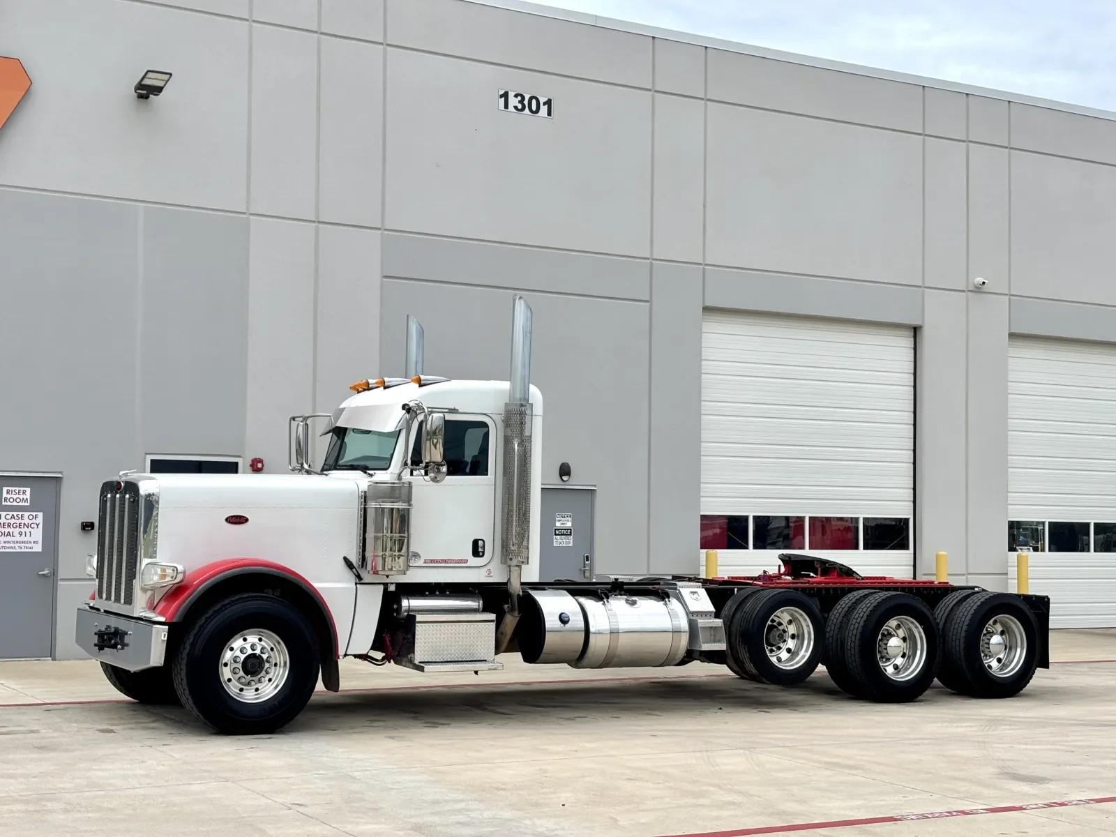 2019 Peterbilt 389 in Hutchins, TX — photo 2