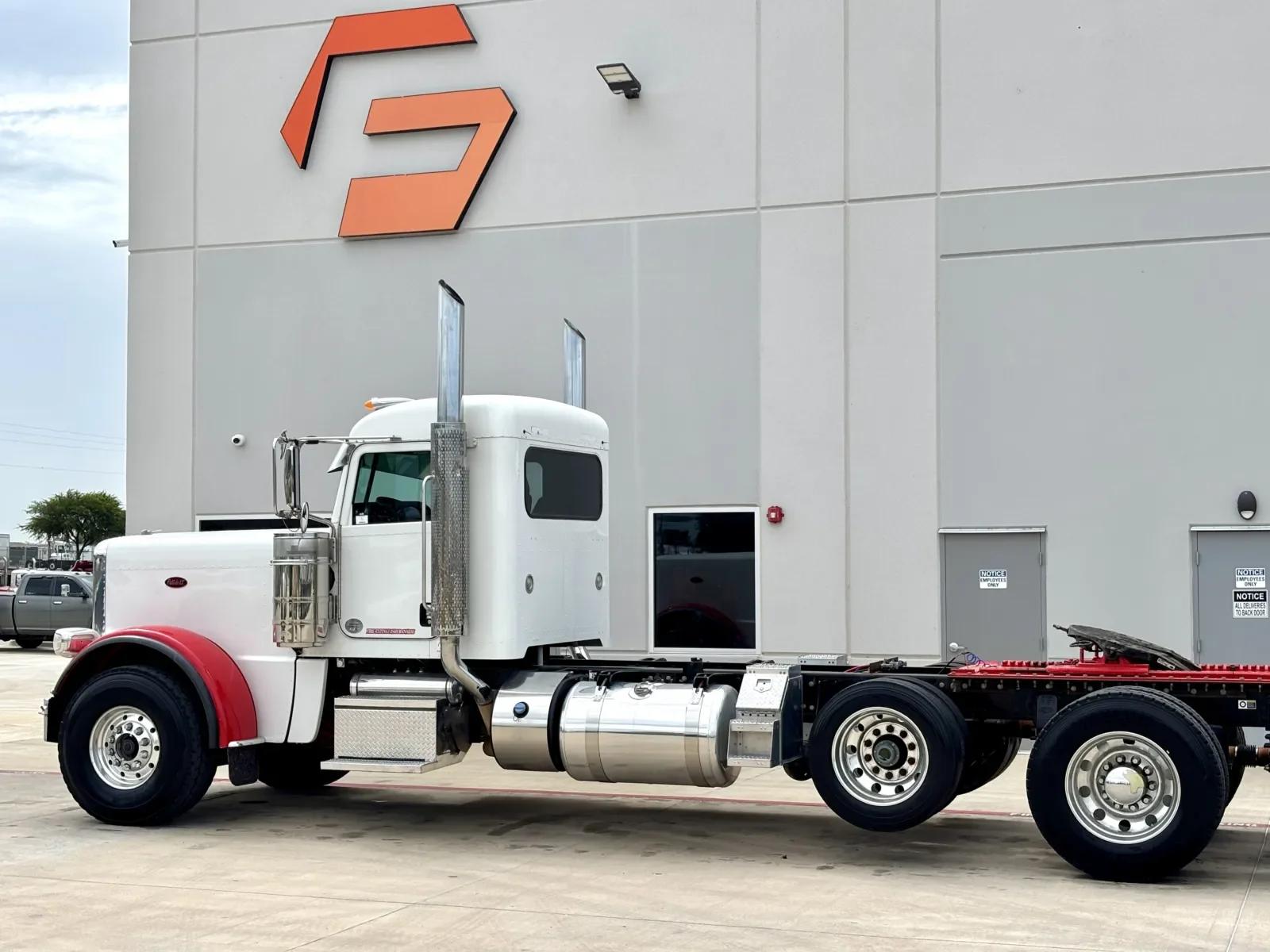 2019 Peterbilt 389 in Hutchins, TX — photo 8